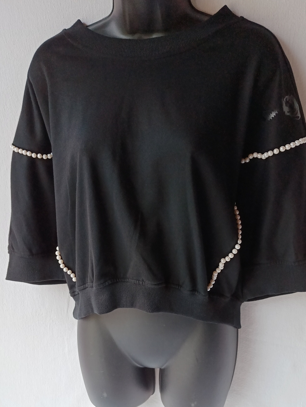 Black Pearl-Accent Cropped Sweatshirt